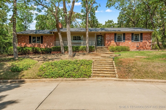 ranch-style home featuring covered porch