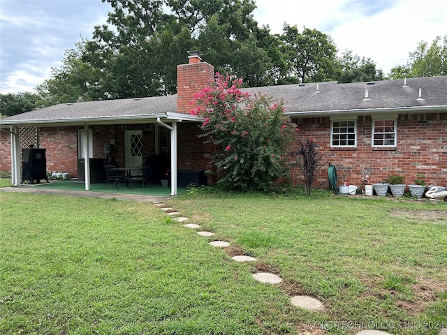 view of front facade with a patio area and a front lawn