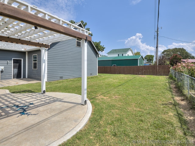 view of yard with a patio area and a pergola