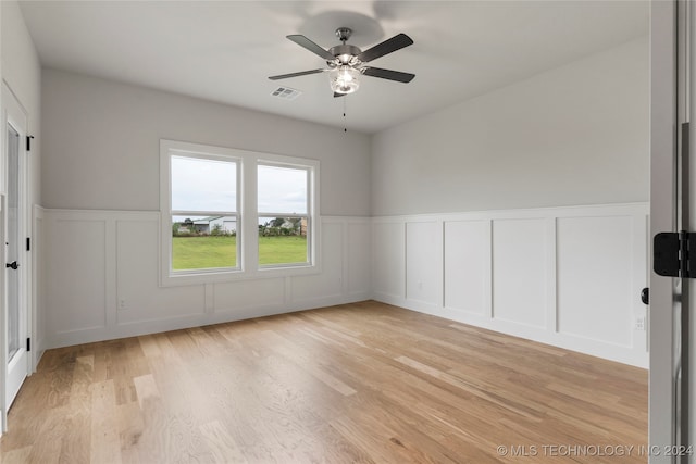 unfurnished room featuring light hardwood / wood-style flooring and ceiling fan