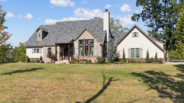 view of front of home featuring a front lawn