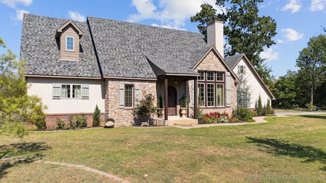 view of front of home with a front lawn