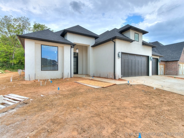 view of front of house featuring a garage