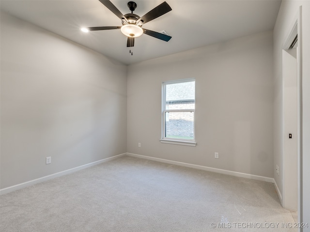 carpeted empty room featuring ceiling fan