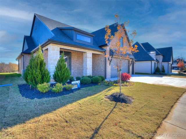 view of front of property with a front lawn