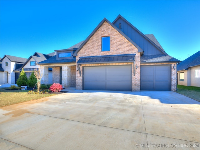 view of front facade featuring a garage