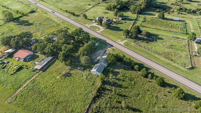 birds eye view of property featuring a rural view