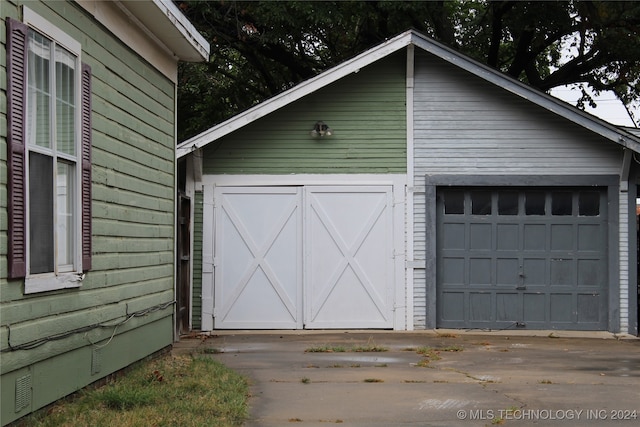 view of detached garage