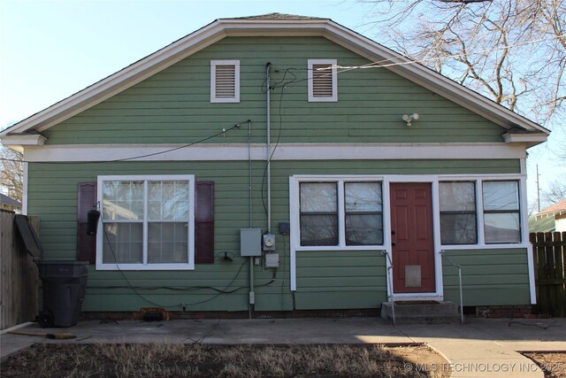 view of front of home featuring entry steps and fence