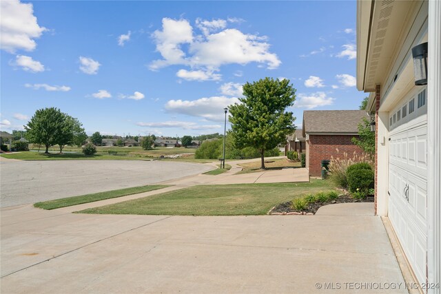 view of yard featuring a garage