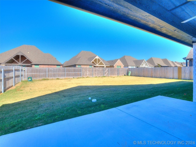 4008 W Yuma St S, Broken Arrow, OK 74011 - view of yard with a patio area and a residential view