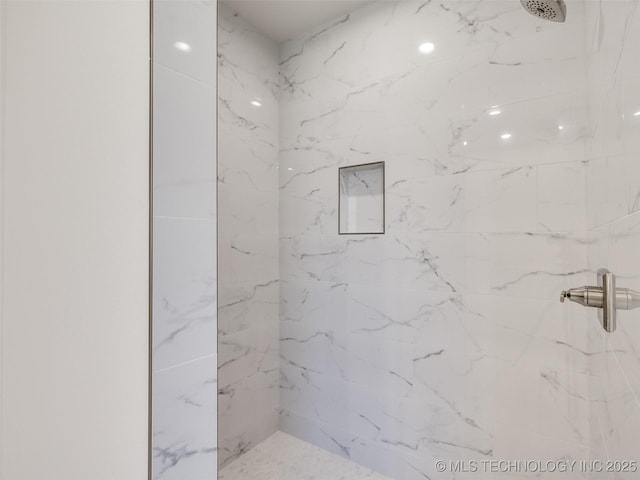 bathroom featuring a tile shower