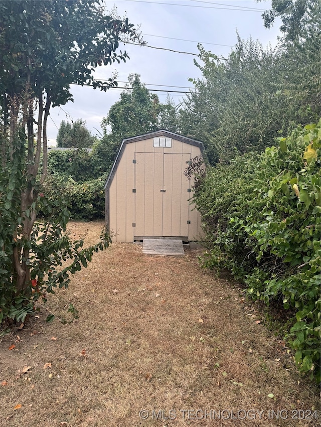 view of outbuilding