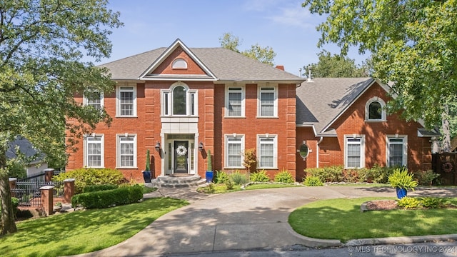 view of front facade with a front lawn