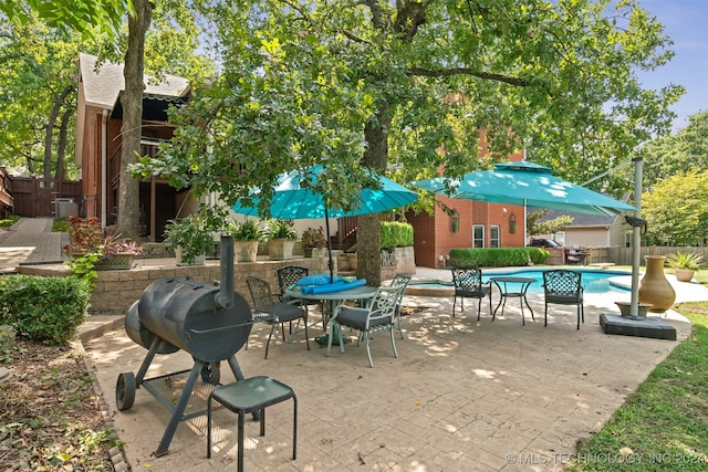 view of patio featuring a fenced in pool