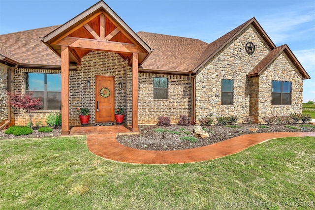 view of front of home with a front lawn