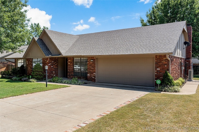 view of front of property featuring a front yard and a garage