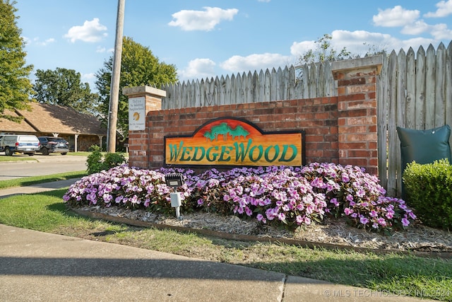 view of community / neighborhood sign