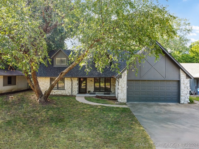 view of front facade featuring a garage and a front lawn