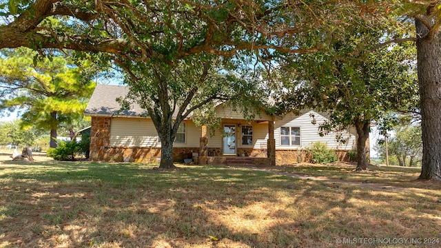 view of front of house with a front yard