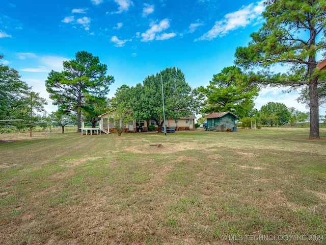 view of yard featuring a storage unit