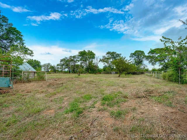 view of yard featuring a rural view