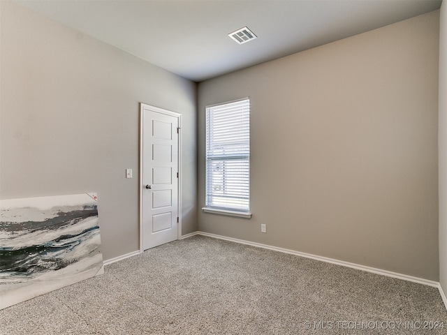 view of carpeted spare room