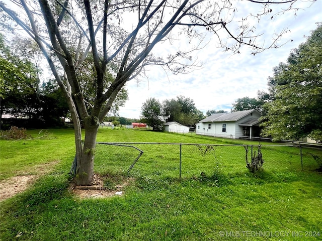 Listing photo 2 for 713 N Oak St, Checotah OK 74426