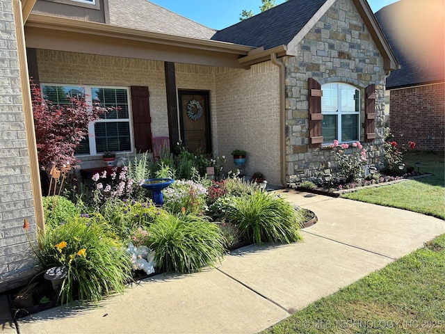 property entrance featuring covered porch