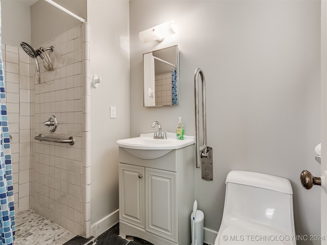 bathroom with a shower with shower curtain, vanity, and toilet