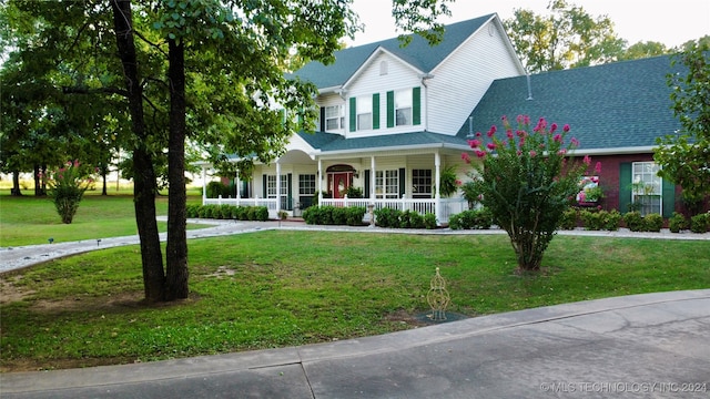 view of front of home featuring a front yard and covered porch