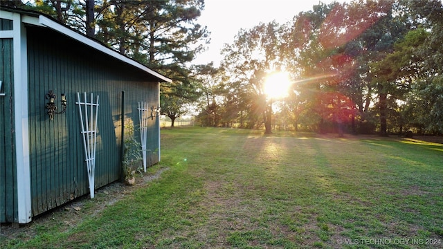 view of yard at dusk