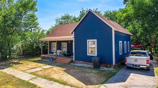 view of front of house with a porch