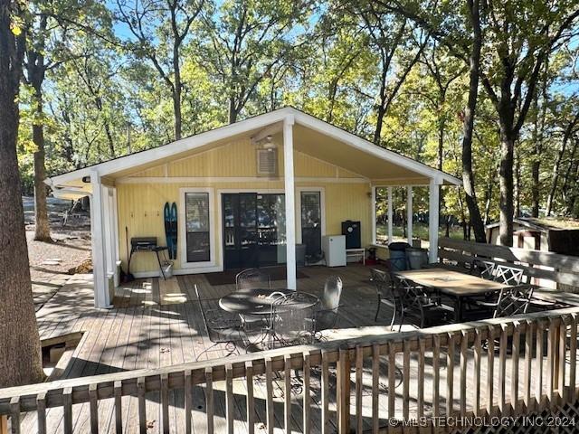 exterior space featuring outdoor dining space