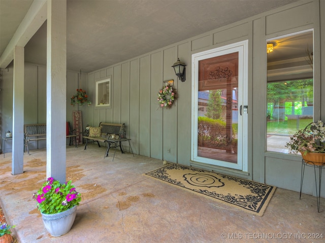 entrance to property featuring a patio