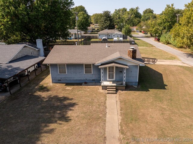 606 N B Ave, Cleveland, OK 74020 - view of front of house featuring crawl space, a front yard, and a shingled roof