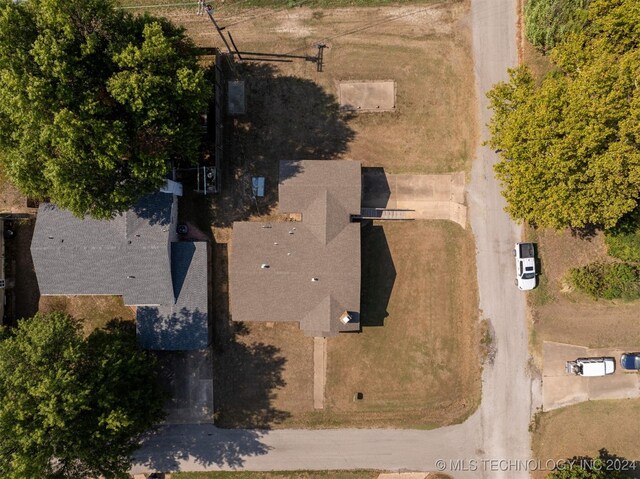 606 N B Ave, Cleveland, OK 74020 - aerial view of property and surrounding area