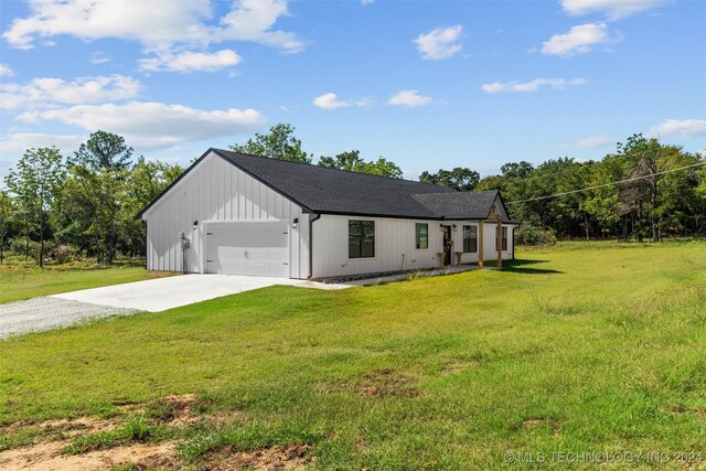 modern farmhouse style home featuring a front yard and a garage