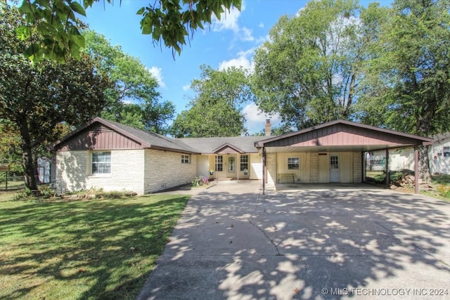 single story home featuring a front lawn and a carport