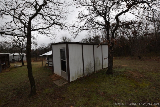 view of outdoor structure with a yard