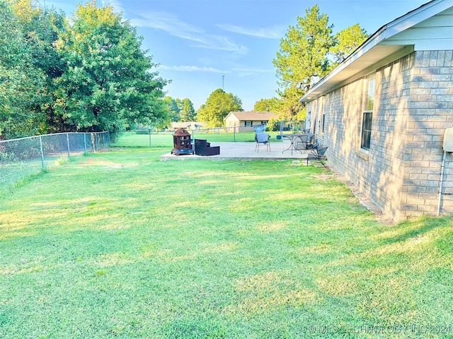 view of yard with a patio area