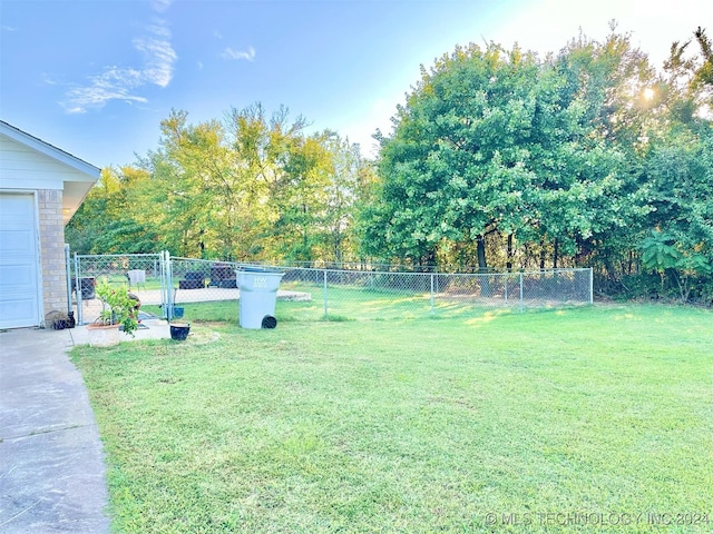 view of yard with a garage