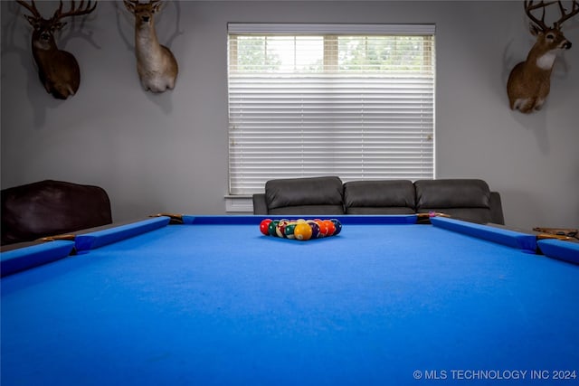rec room featuring pool table