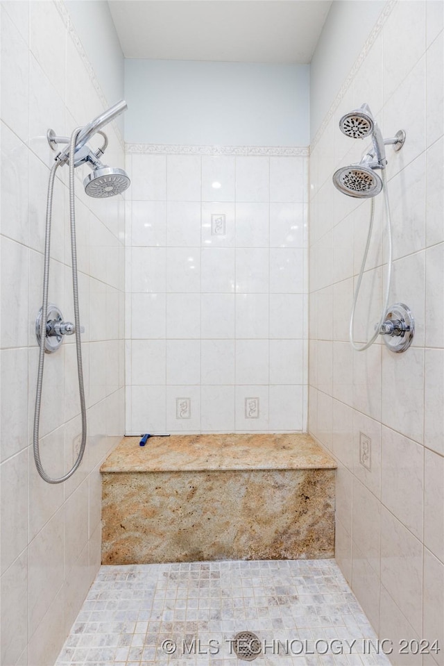 bathroom featuring a tile shower