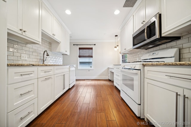 kitchen featuring crown molding, white cabinetry, white appliances, dark hardwood / wood-style flooring, and hanging light fixtures