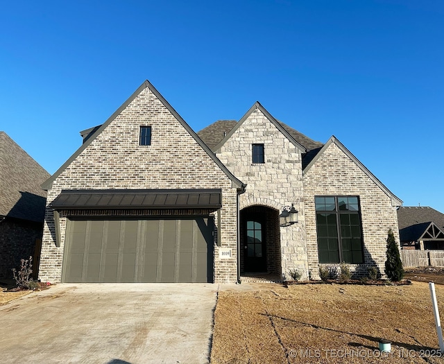 view of front facade featuring a garage