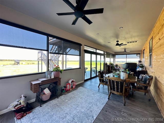 sunroom featuring ceiling fan