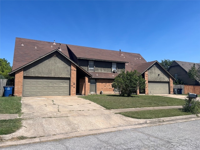 view of front facade featuring a garage and a front lawn