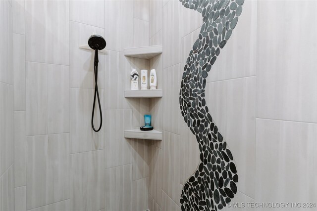 4100 N 430th Rd, Locust Grove, OK 74352 - bathroom view of tiled shower
