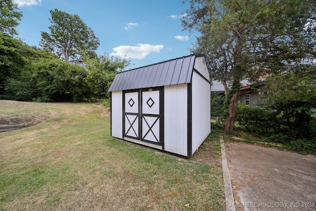 view of outdoor structure featuring a lawn